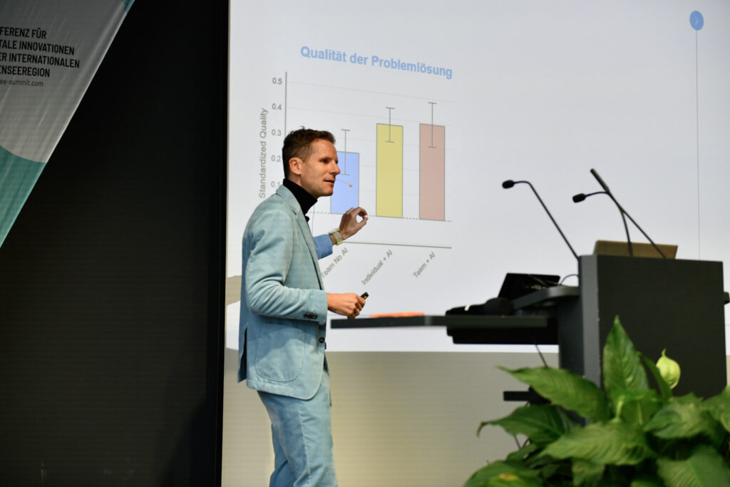 Prof. Dr. Florian Kunze zeigt, wie sich der Arbeitsmarkt der Zukunft verändern wird.